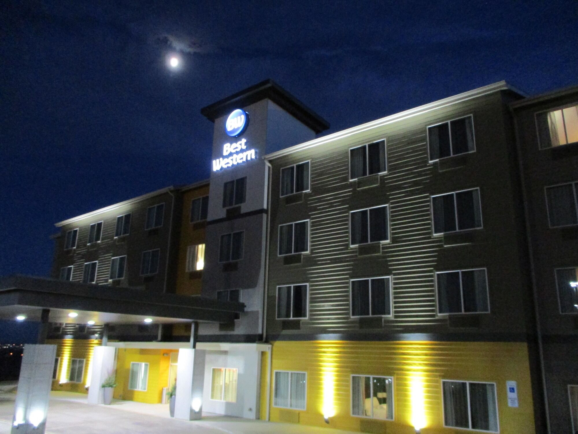 Best Western Roosevelt Place Bismarck Exterior photo